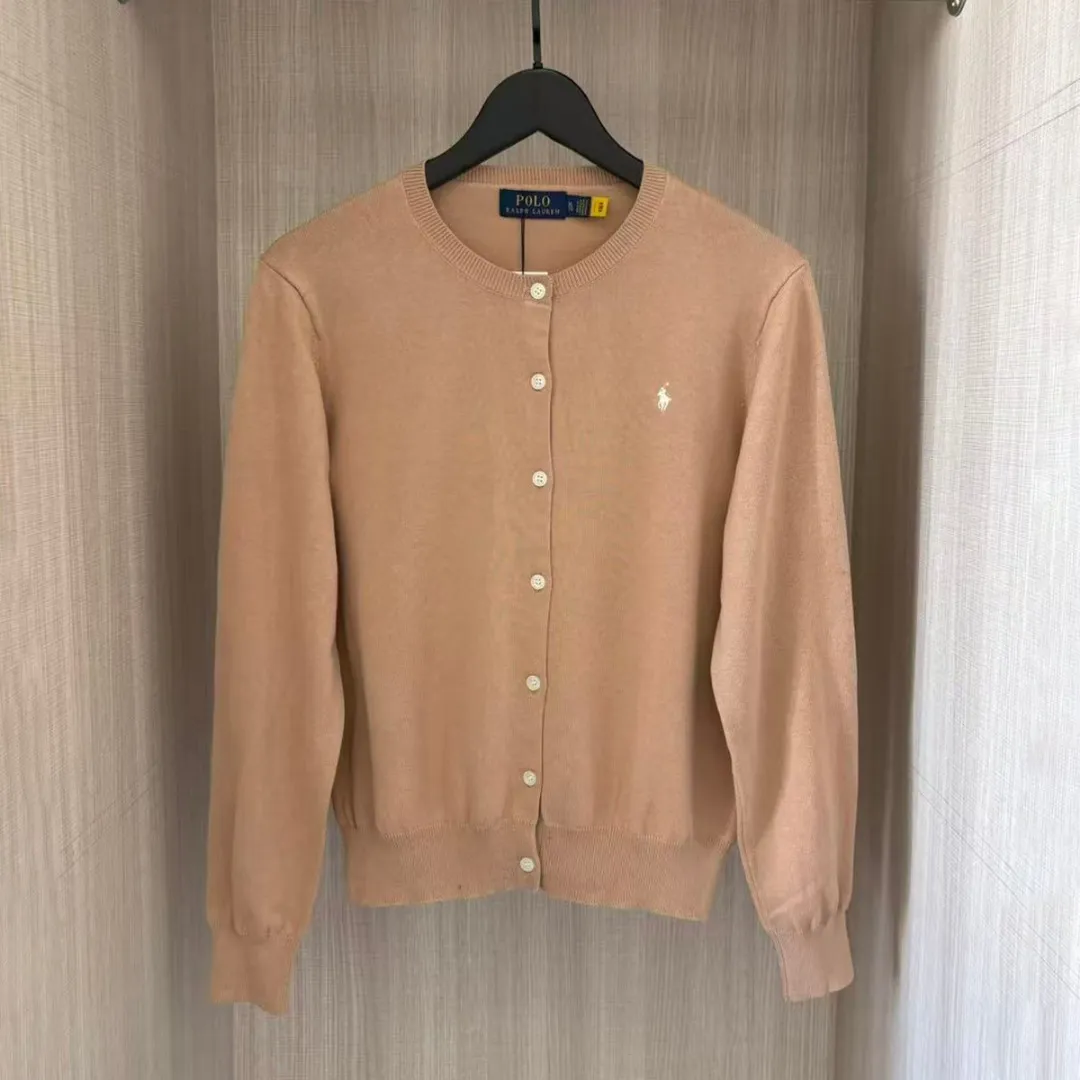 P174 RALPH LAUREN Ten Colors Classic Small Label Embroidery High-Precision Knitted Cardigan Round Neck Long Sleeve Button Knitted Sweater Tops for Men and Women Ten Colors Colors: White Black Navy Gray Pink Red Khaki Blue Green Dark Green Size: S M L XL Material: Cotton Weight: 320g